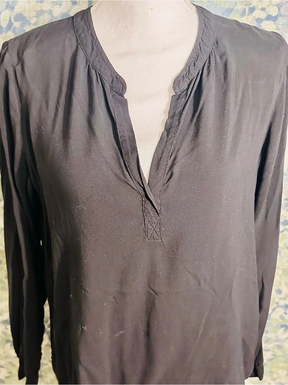 Velvet by Graham & Spencer Black Rayon Popover Blouse Size S